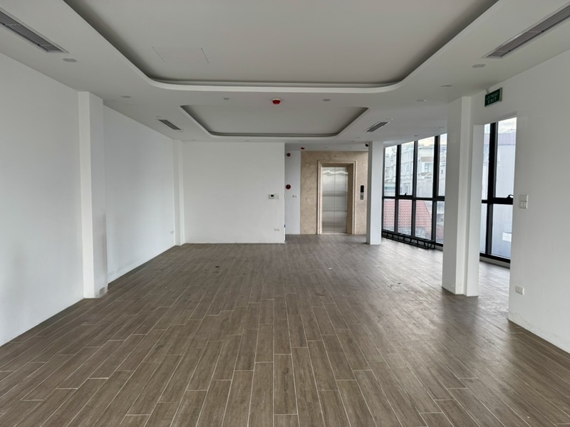 Bán nhà Nguyễn Xiển - diện tích 139m2 8 tầng - Mặt ngõ Vip hơn Mặt phố - giá 76,8 tỷ