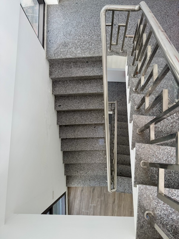 Bán nhà Nguyễn Xiển - diện tích 139m2 8 tầng - Mặt ngõ Vip hơn Mặt phố - giá 76,8 tỷ