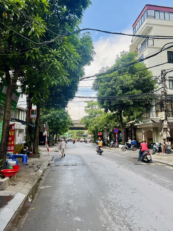 Bán nhà Nguyễn Xiển - diện tích 139m2 8 tầng - Mặt ngõ Vip hơn Mặt phố - giá 76,8 tỷ