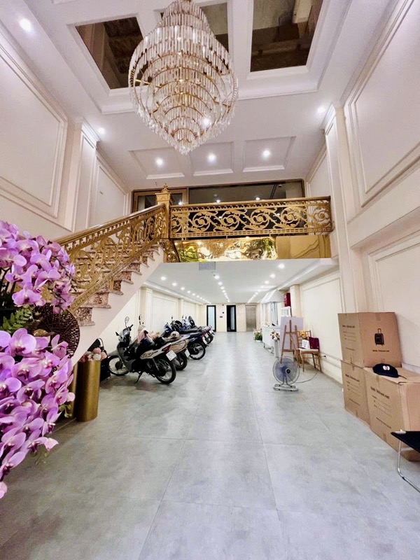 Bán nhà Nguyễn Xiển - diện tích 139m2 8 tầng - Mặt ngõ Vip hơn Mặt phố - giá 76,8 tỷ