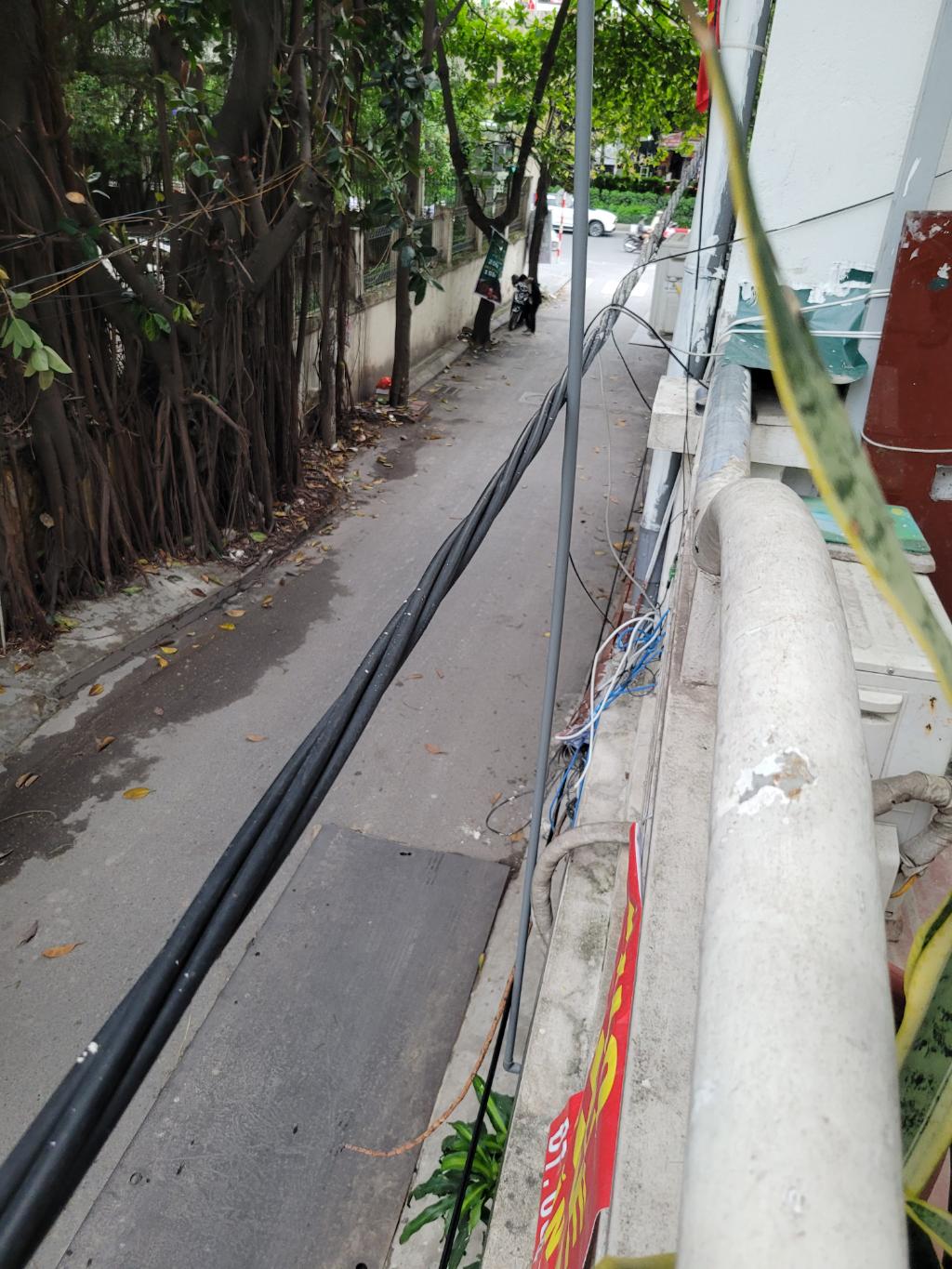 Bán nhà Khuất Duy Tiến - diện tích 90m2 6 tầng - ô tô tránh - giá 28 tỷ