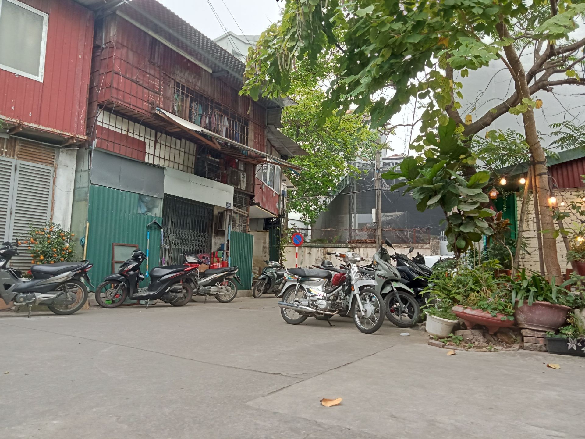 Bán nhà Đặng Văn Ngữ - diện tích 137m2 3 tầng - Lô góc 3 mặt thoáng - giá 43,9 tỷ