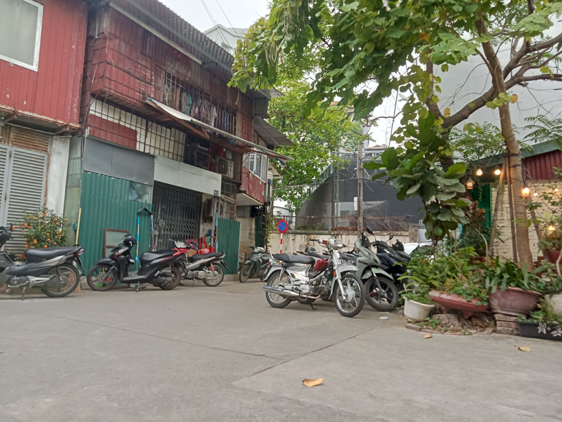 Bán nhà Đặng Văn Ngữ - diện tích 137m2 3 tầng - Lô góc 3 mặt thoáng - giá 43,9 tỷ