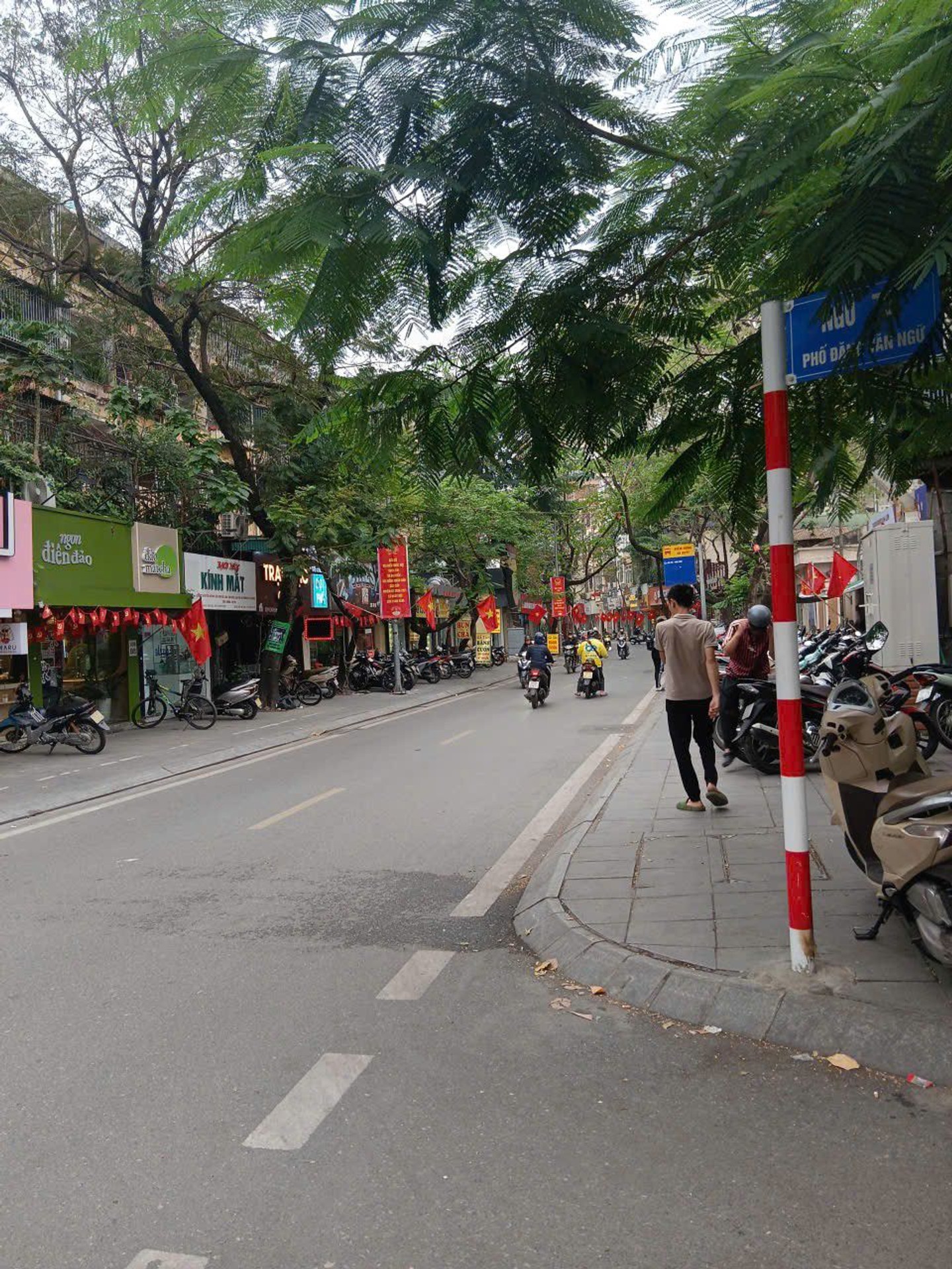 Bán nhà Đặng Văn Ngữ - diện tích 137m2 3 tầng - Lô góc 3 mặt thoáng - giá 43,9 tỷ