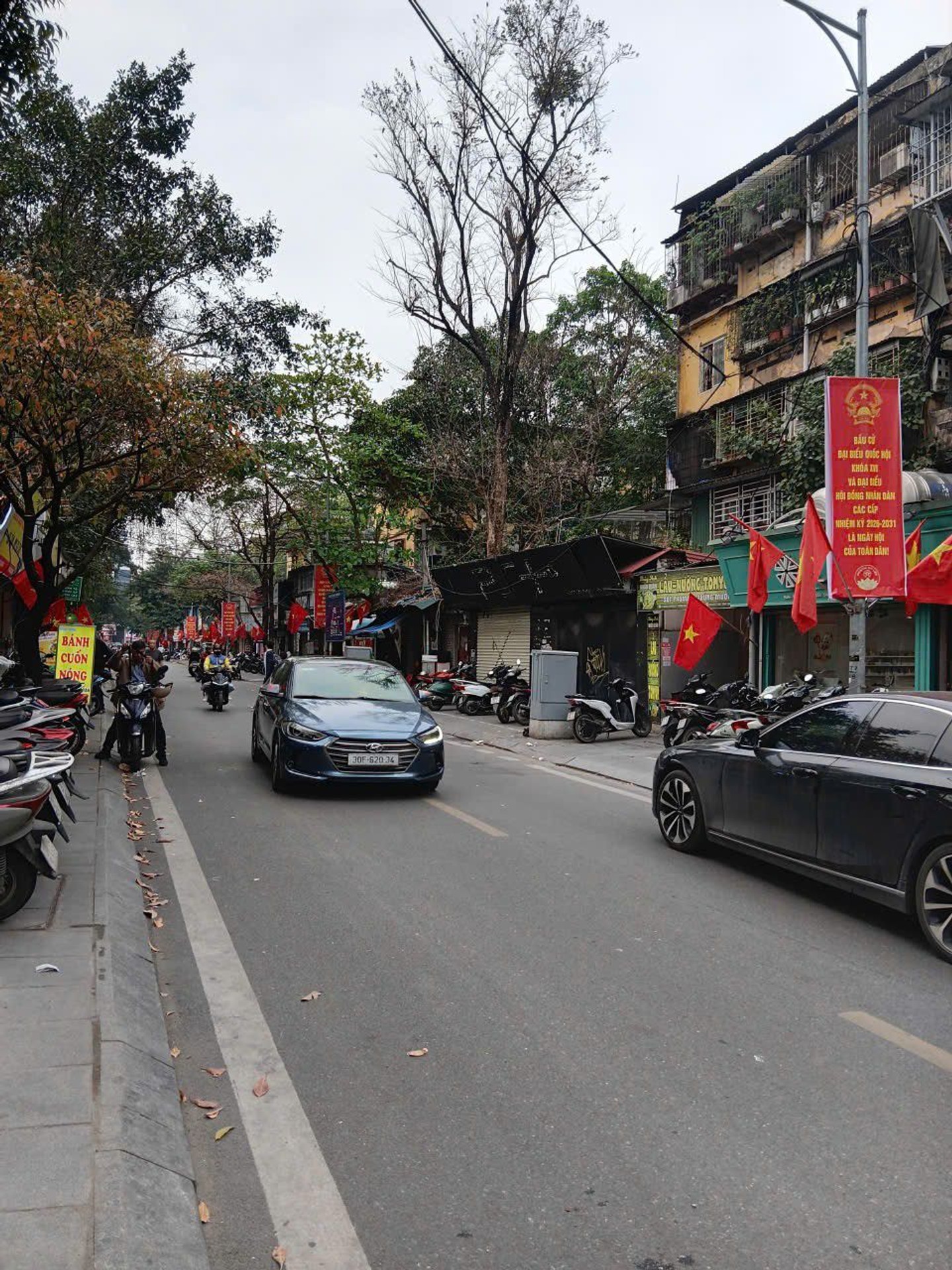 Bán nhà Đặng Văn Ngữ - diện tích 137m2 3 tầng - Lô góc 3 mặt thoáng - giá 43,9 tỷ