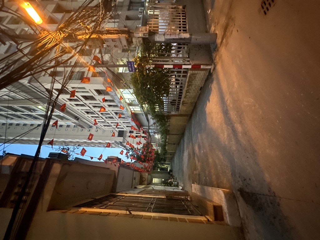 Bán nhà Trịnh Đình Cửu - diện tích 65m2 3 tầng - Ô TÔ TRÁNH trước nhà - giá 26 tỷ