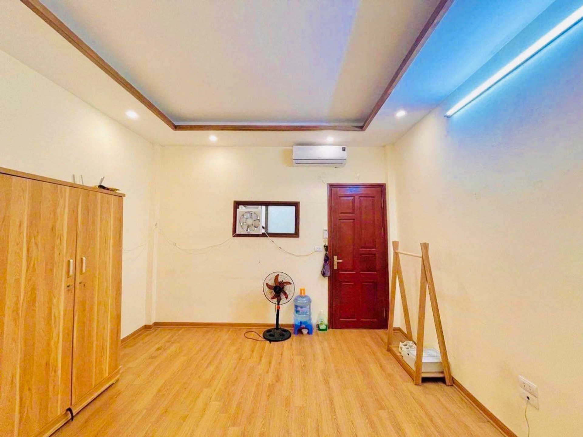 Bán nhà Tân Mai - diện tích 55m2 5 tầng - Nhà đẹp dân xây - giá 10,8 tỷ