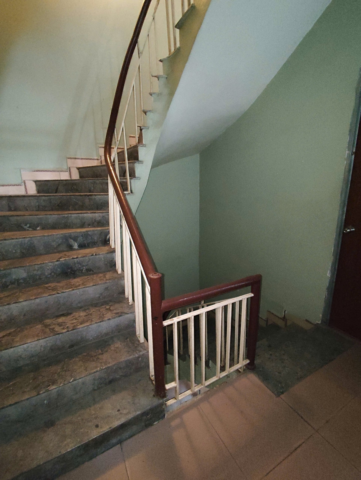 Bán nhà Minh Khai - diện tích 70m2 5 tầng - Lô góc - giá 13,9 tỷ