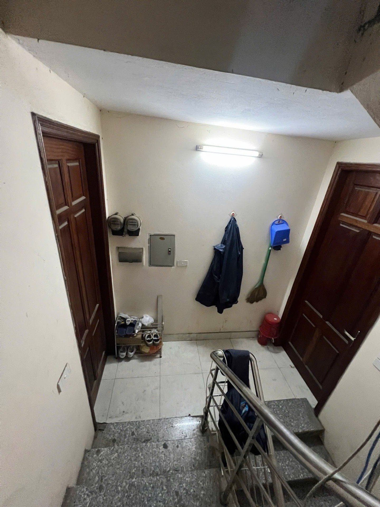 Bán nhà Định Công Thượng - diện tích 43m2 6 tầng - Ô tô nhỏ đỗ cửa - giá 12,9 tỷ