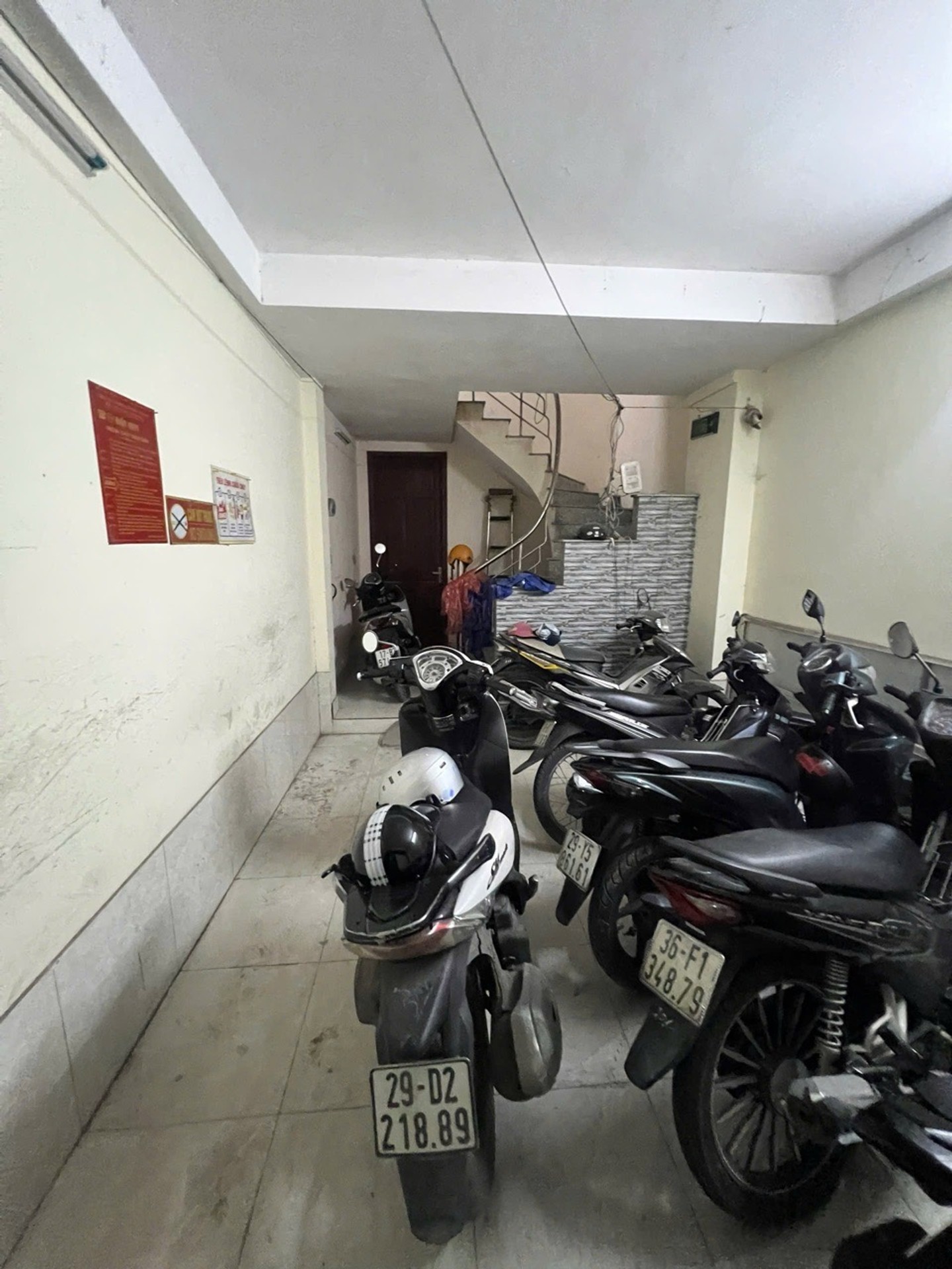 Bán nhà Định Công Thượng - diện tích 43m2 6 tầng - Ô tô nhỏ đỗ cửa - giá 12,9 tỷ