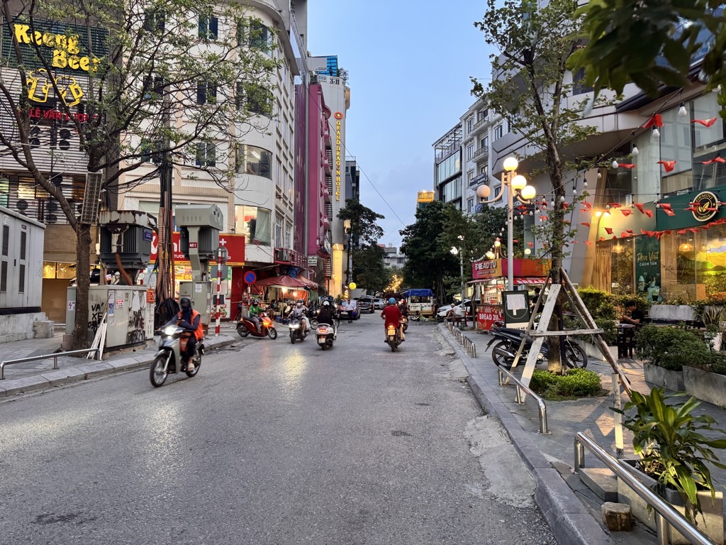 Bán nhà Lê Văn Lương - diện tích 80m2 4 tầng - Lô góc - giá 28,5 tỷ