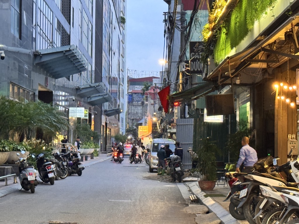 Bán nhà Lê Văn Lương - diện tích 80m2 4 tầng - Lô góc - giá 28,5 tỷ