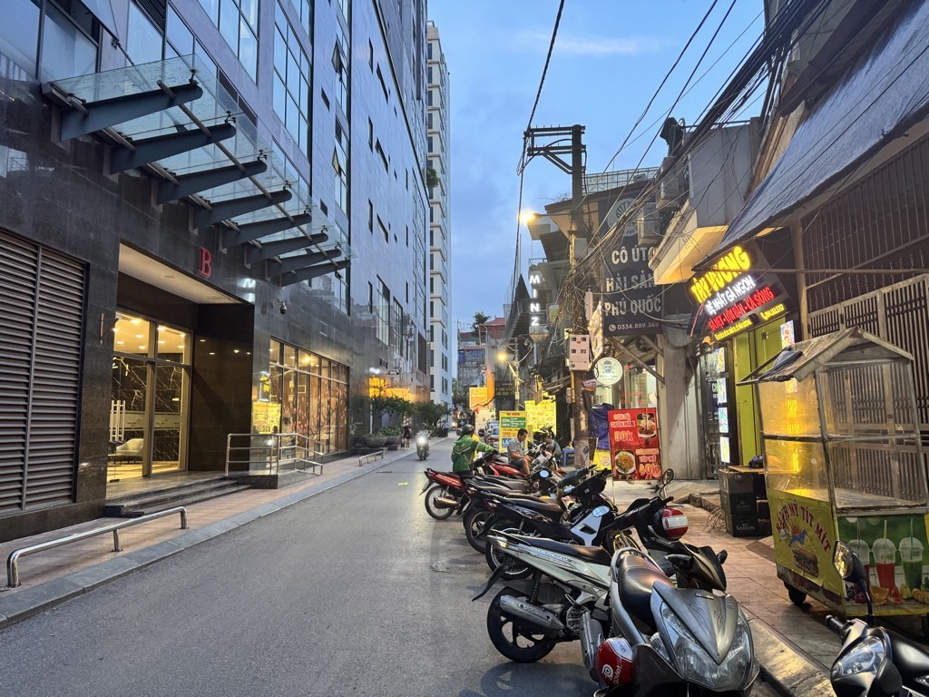 Bán nhà Lê Văn Lương - diện tích 80m2 4 tầng - Lô góc - giá 28,5 tỷ