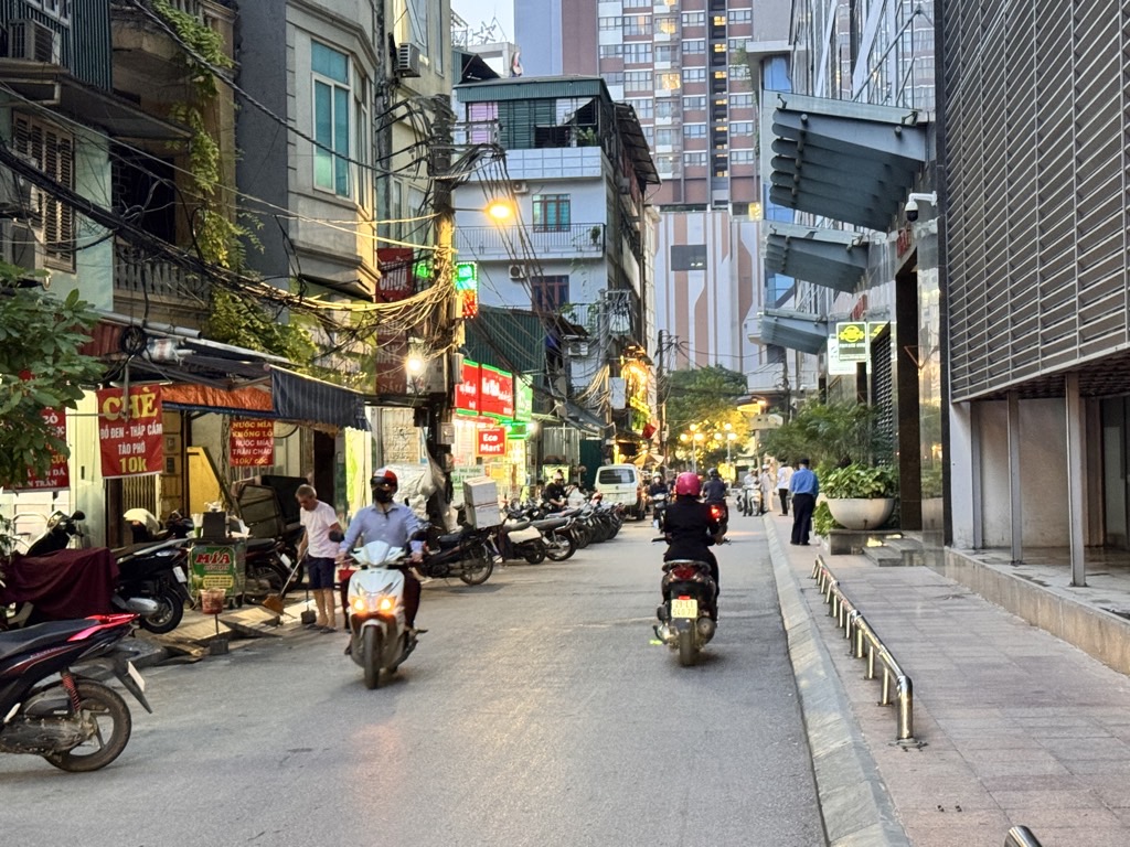 Bán nhà Lê Văn Lương - diện tích 80m2 4 tầng - Lô góc - giá 28,5 tỷ