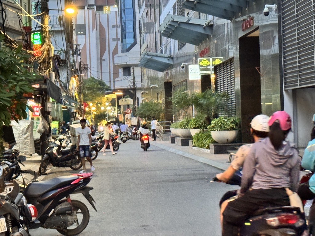 Bán nhà Lê Văn Lương - diện tích 80m2 4 tầng - Lô góc - giá 28,5 tỷ