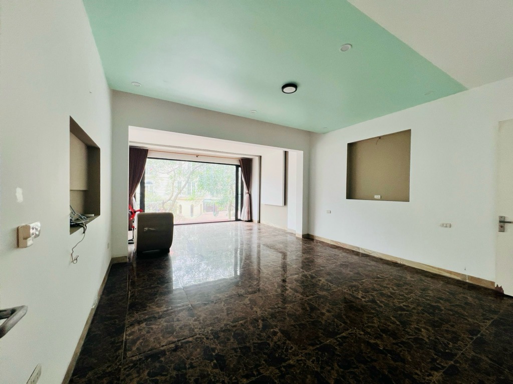 Bán nhà Nguyễn Khuyến - diện tích 106m2 6 tầng - Ô TÔ TRÁNH - giá 35,5 tỷ