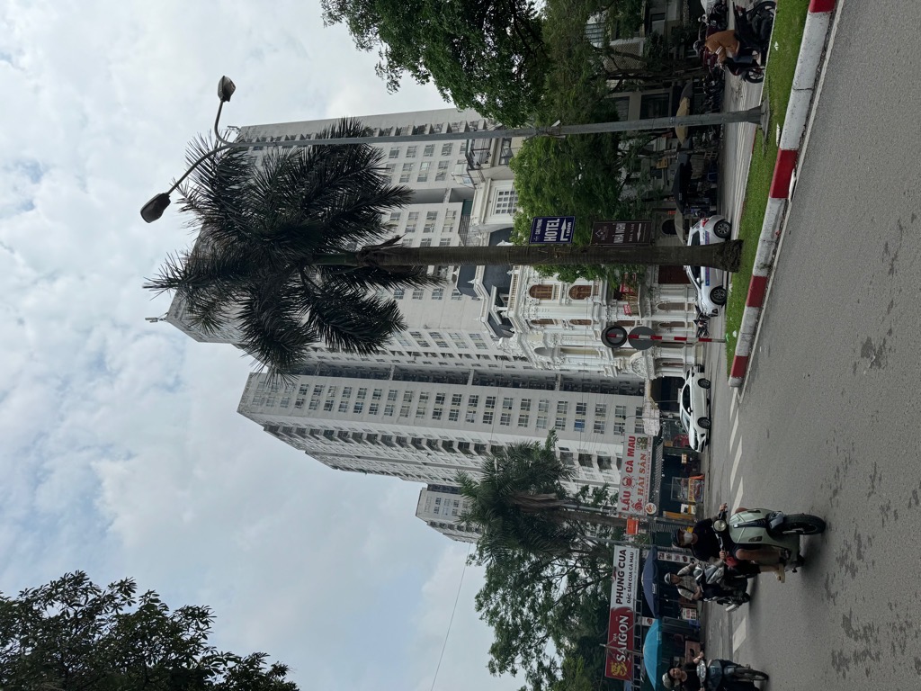 Bán nhà Nguyễn Khuyến - diện tích 106m2 6 tầng - Ô TÔ TRÁNH - giá 35,5 tỷ