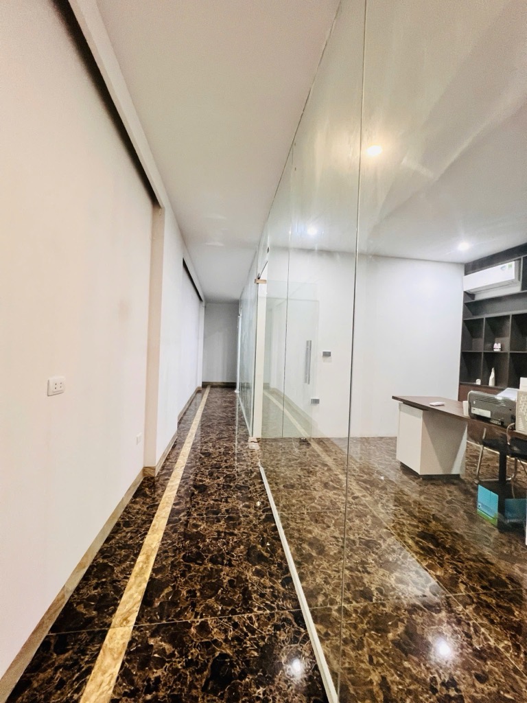 Bán nhà Nguyễn Khuyến - diện tích 106m2 6 tầng - Ô TÔ TRÁNH - giá 35,5 tỷ