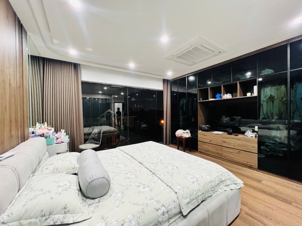 Bán nhà Nguyễn Khuyến - diện tích 106m2 6 tầng - Ô TÔ TRÁNH - giá 35,5 tỷ