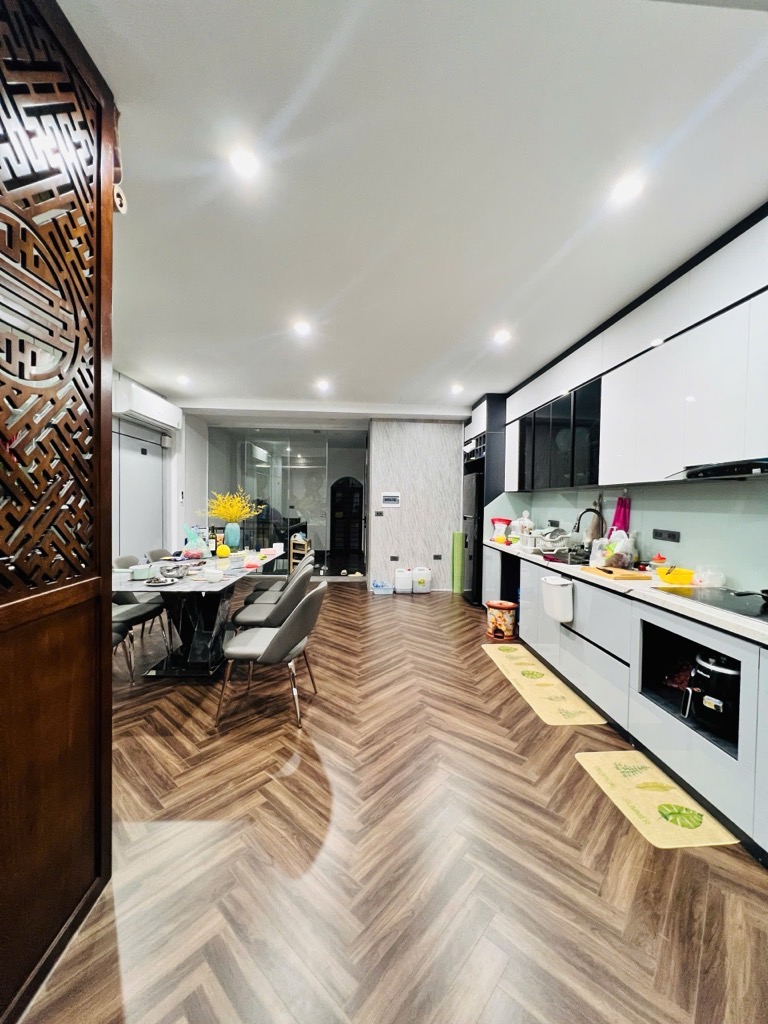 Bán nhà Nguyễn Khuyến - diện tích 106m2 6 tầng - Ô TÔ TRÁNH - giá 35,5 tỷ