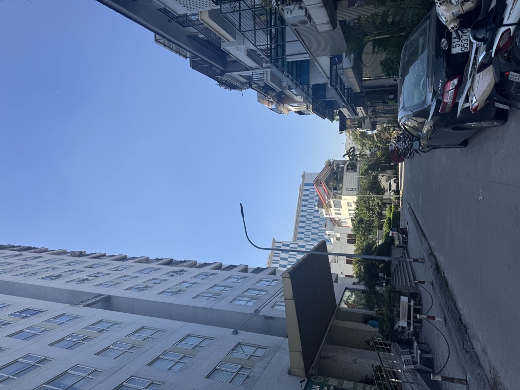 Bán nhà Nguyễn Khuyến - diện tích 106m2 6 tầng - Ô TÔ TRÁNH - giá 35,5 tỷ