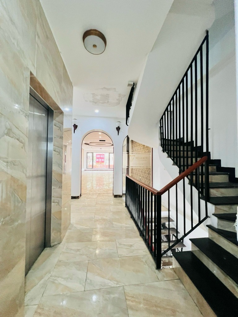 Bán nhà Nguyễn Khuyến - diện tích 106m2 6 tầng - Ô TÔ TRÁNH - giá 35,5 tỷ