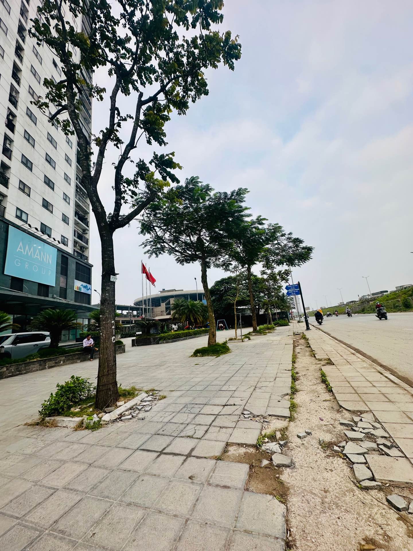 Bán nhà Ngõ 3 ô tô tránh - diện tích 80m2 0 tầng - Lô góc 3 mặt thoáng - giá 27 tỷ