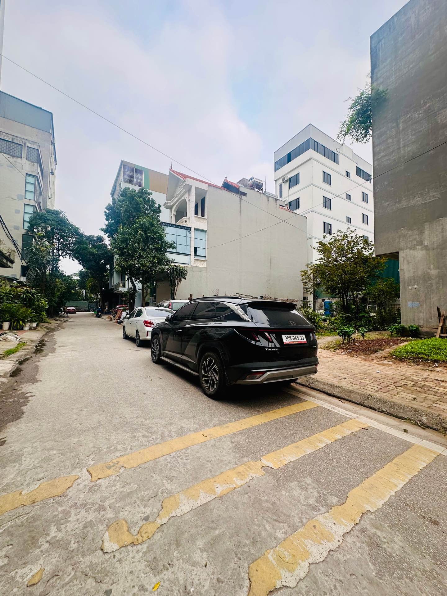 Bán nhà Ngõ 3 ô tô tránh - diện tích 80m2 0 tầng - Lô góc 3 mặt thoáng - giá 27 tỷ