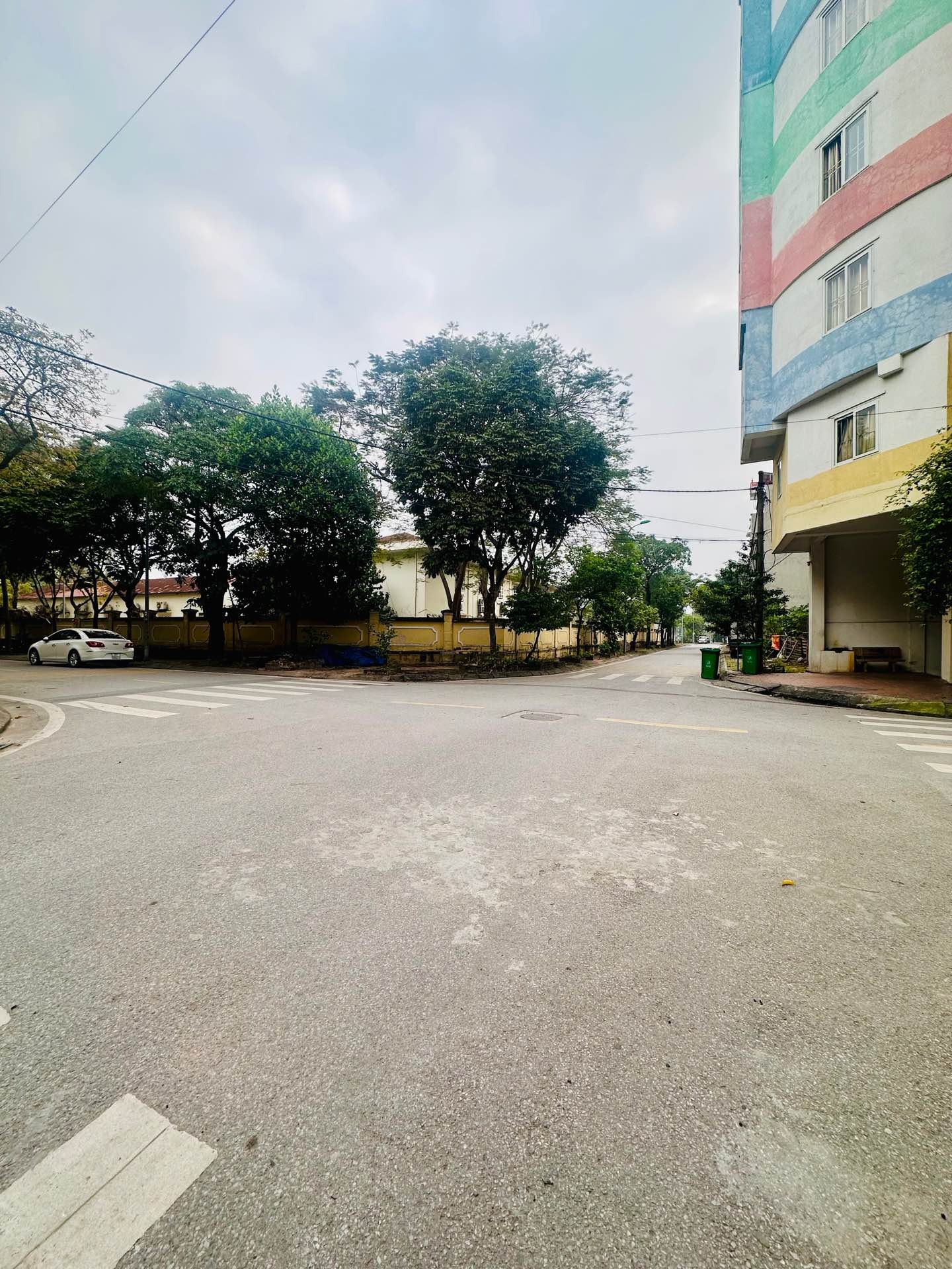 Bán nhà Ngõ 3 ô tô tránh - diện tích 80m2 0 tầng - Lô góc 3 mặt thoáng - giá 27 tỷ