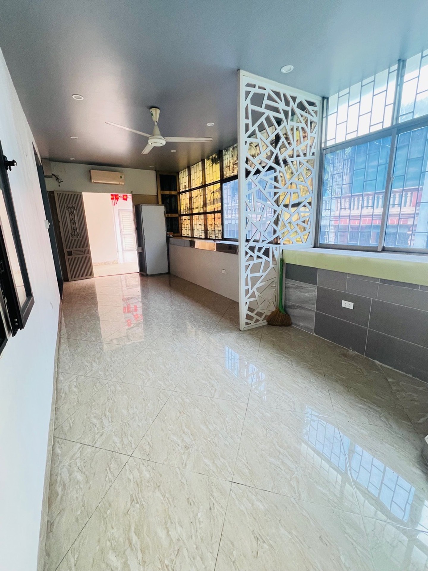 Bán nhà Tam Trinh - diện tích 120m2 3 tầng - Ô tô tránh - giá 5,3 tỷ