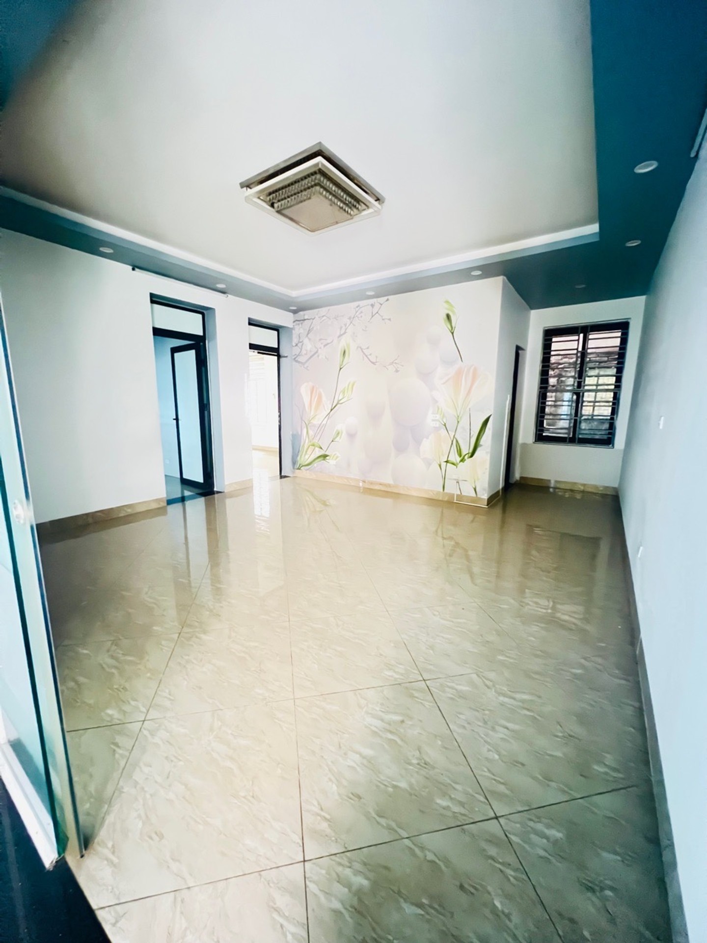 Bán nhà Tam Trinh - diện tích 120m2 3 tầng - Ô tô tránh - giá 5,3 tỷ