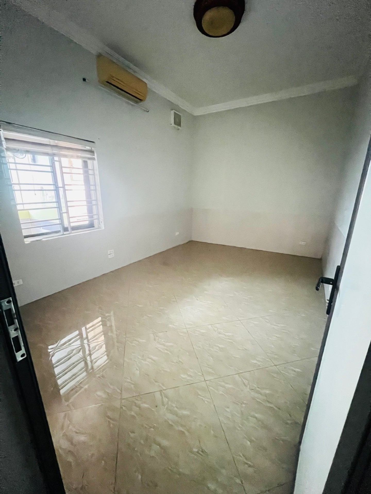 Bán nhà Tam Trinh - diện tích 120m2 3 tầng - Ô tô tránh - giá 5,3 tỷ