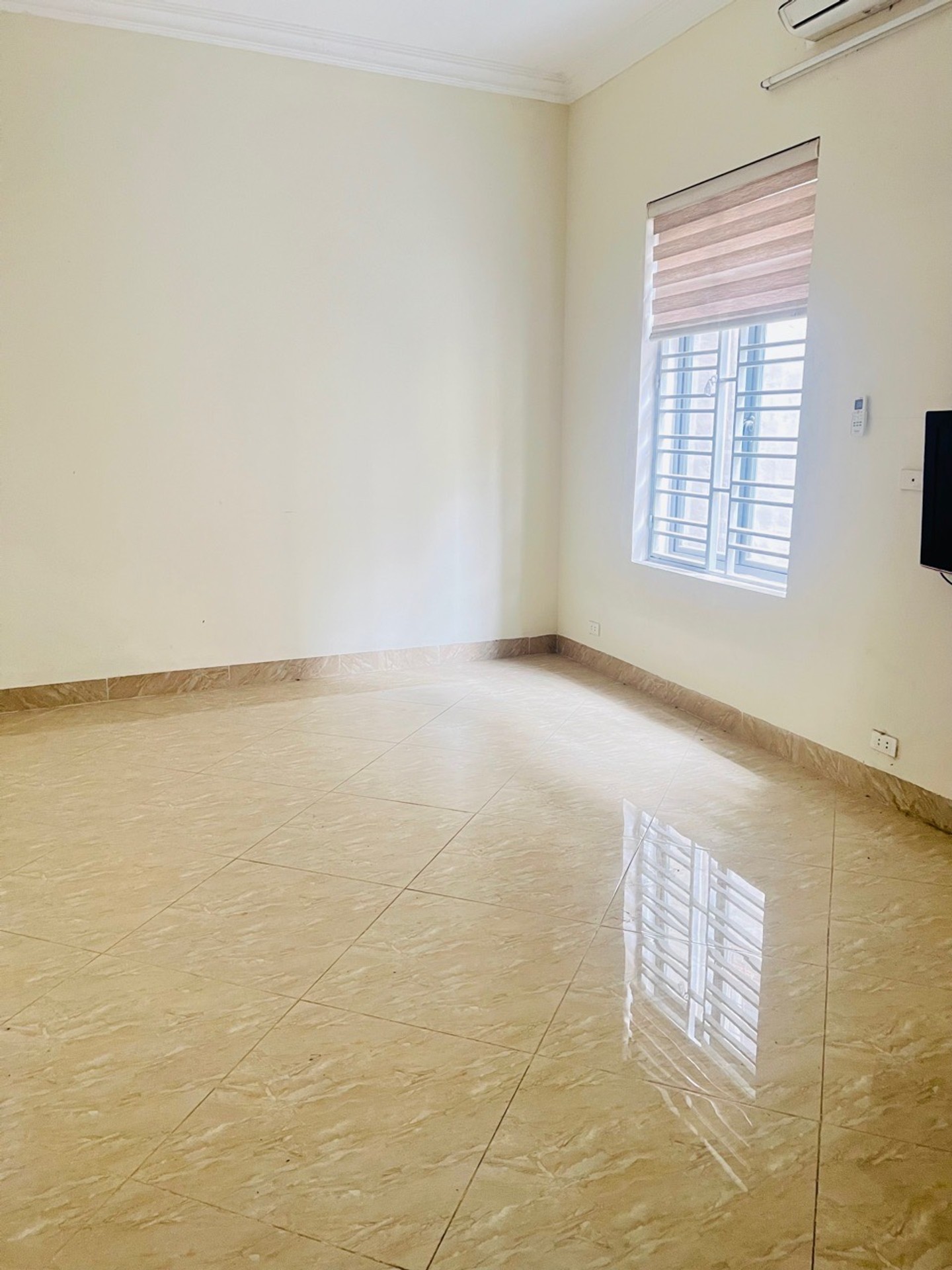 Bán nhà Tam Trinh - diện tích 120m2 3 tầng - Ô tô tránh - giá 5,3 tỷ