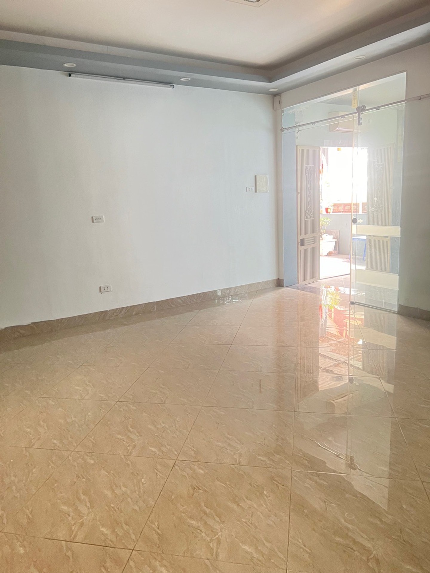 Bán nhà Tam Trinh - diện tích 120m2 3 tầng - Ô tô tránh - giá 5,3 tỷ