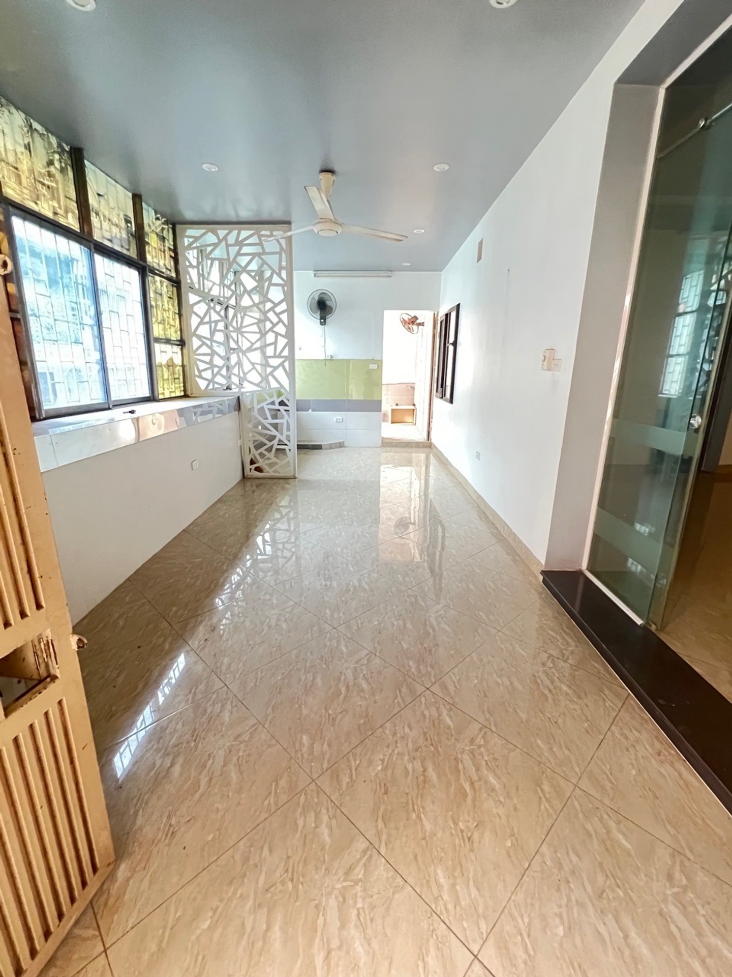 Bán nhà Tam Trinh - diện tích 120m2 3 tầng - Ô tô tránh - giá 5,3 tỷ