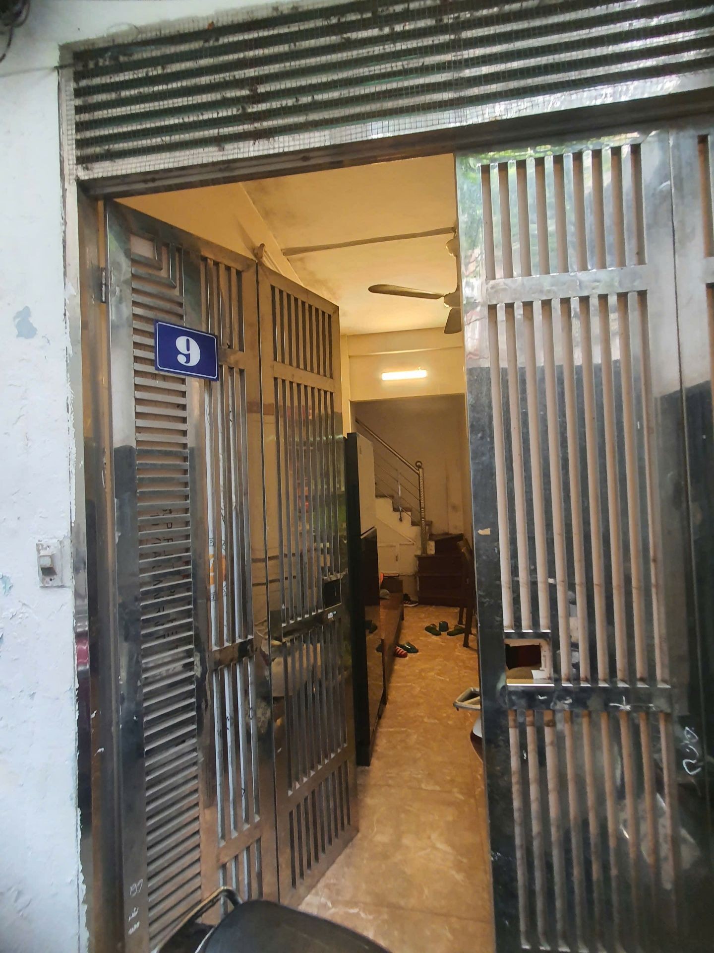 Bán nhà Đại La - diện tích 27m2 3 tầng - Ngõ nông - giá 7,4 tỷ
