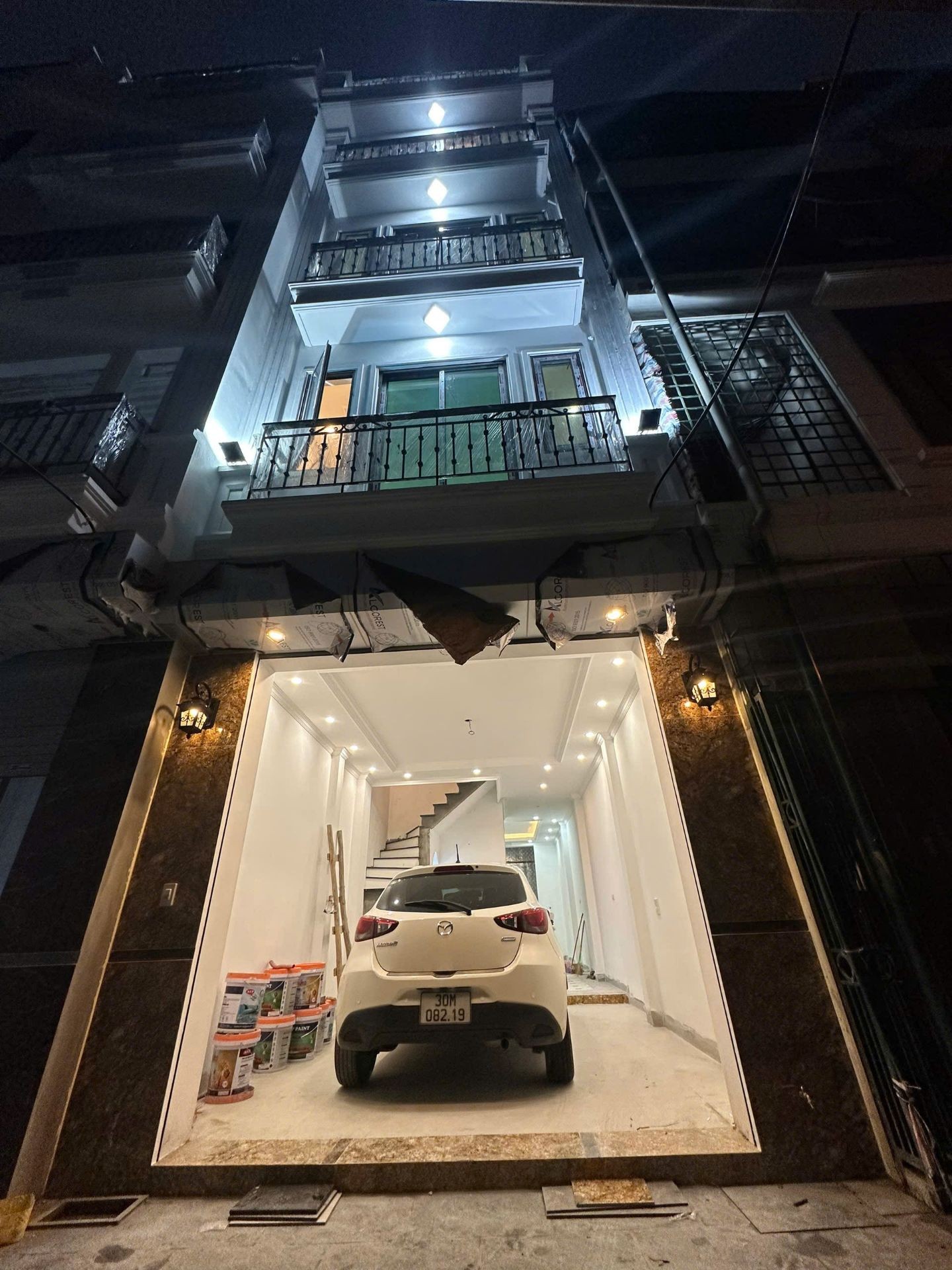 Bán nhà Thịnh Liệt - diện tích 61m2 6 tầng - Gara ô tô - giá 19,3 tỷ
