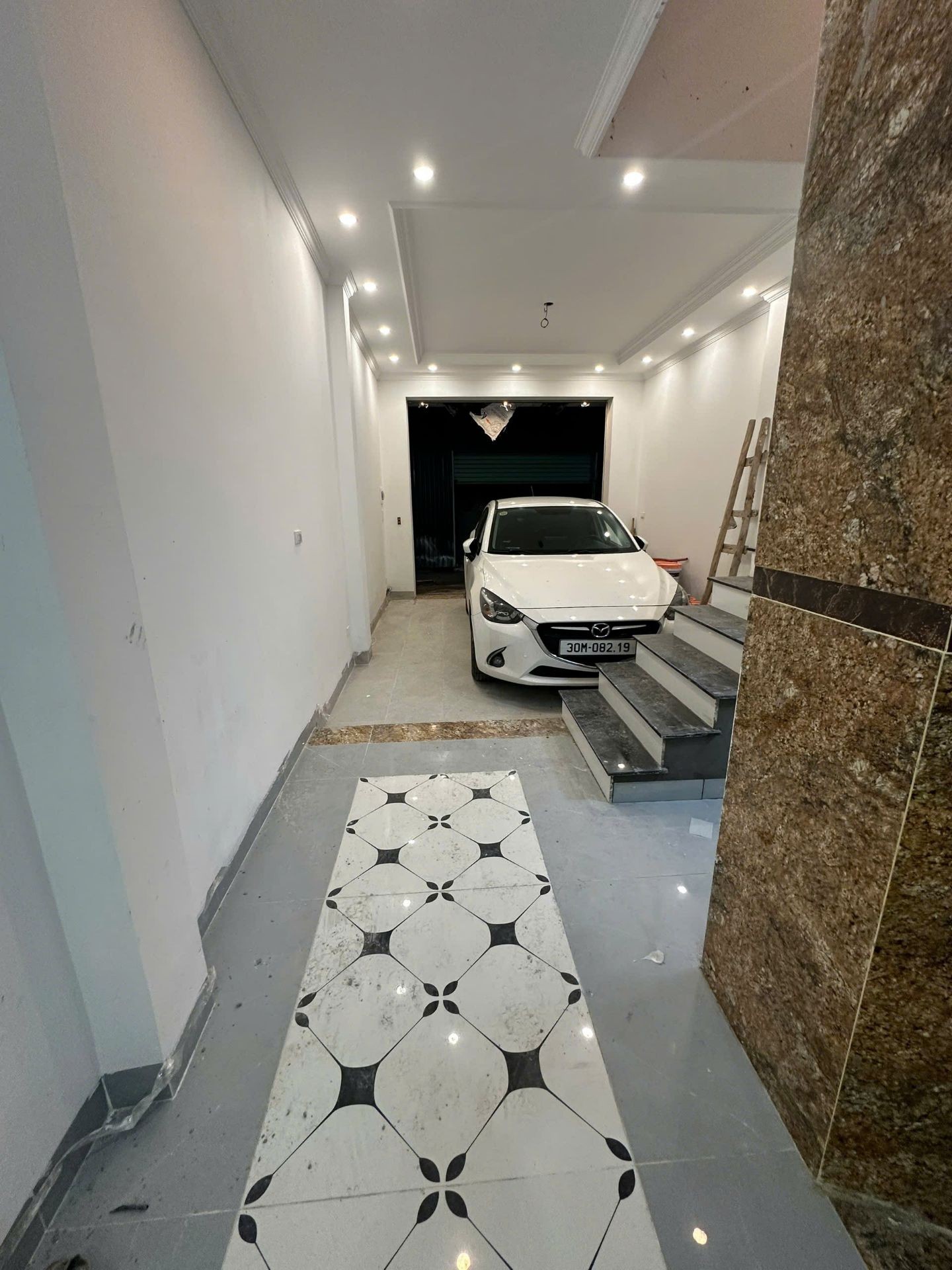 Bán nhà Thịnh Liệt - diện tích 61m2 6 tầng - Gara ô tô - giá 19,3 tỷ