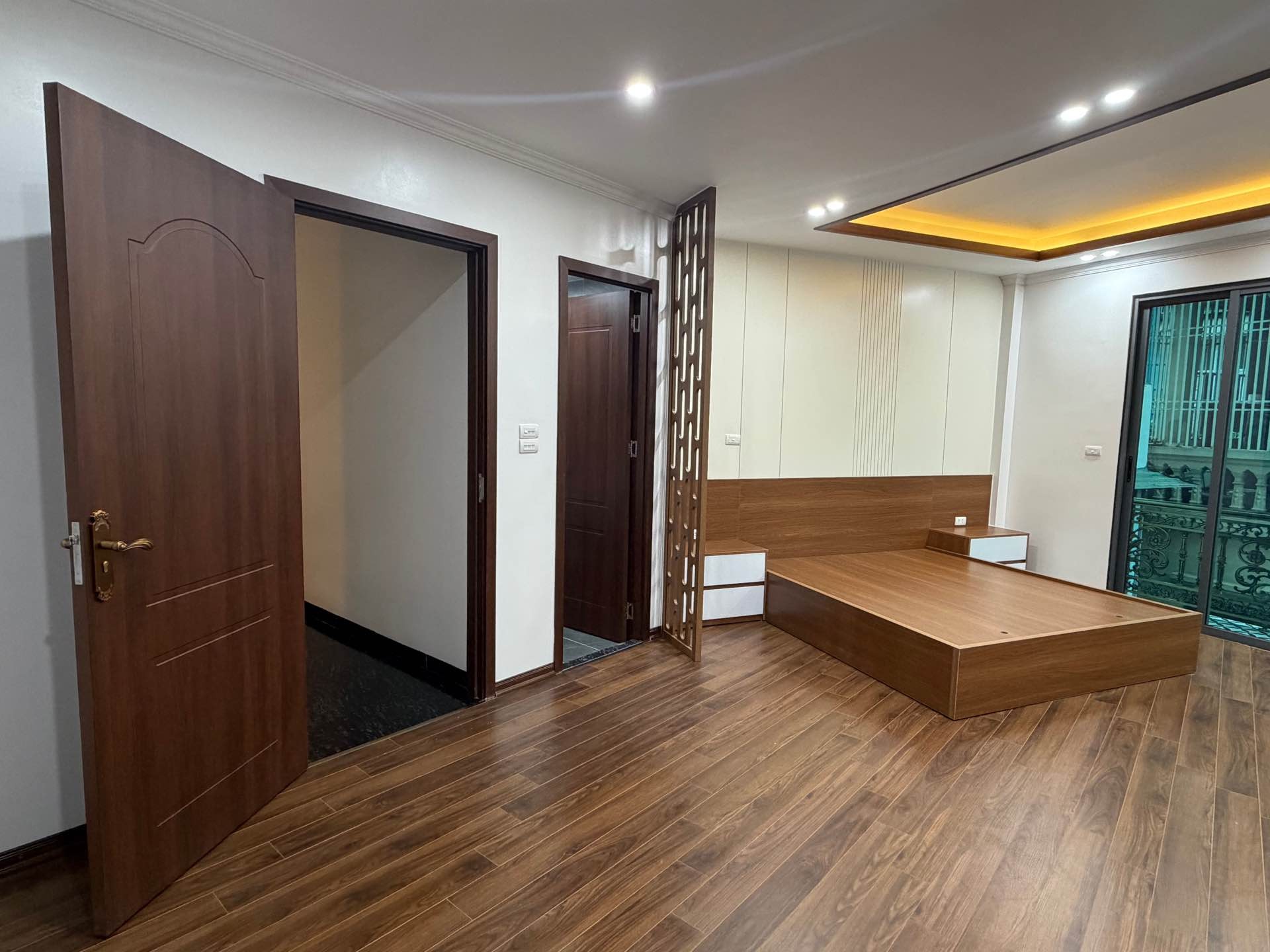 Bán nhà Kim Ngưu - diện tích 51m2 5 tầng - Lô góc, mặt ngõ thông - giá 15,8 tỷ
