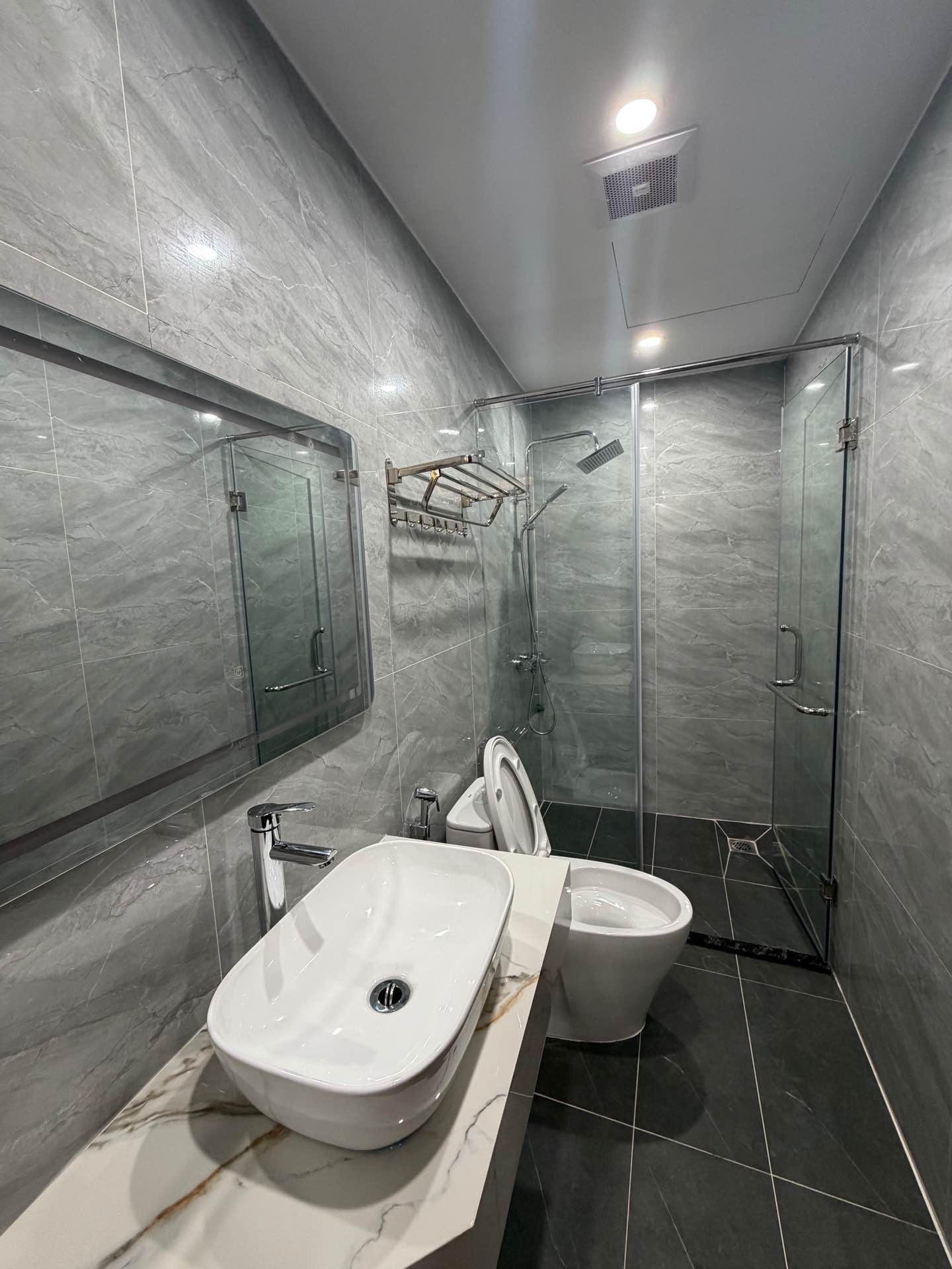 Bán nhà Kim Ngưu - diện tích 51m2 5 tầng - Lô góc, mặt ngõ thông - giá 15,8 tỷ