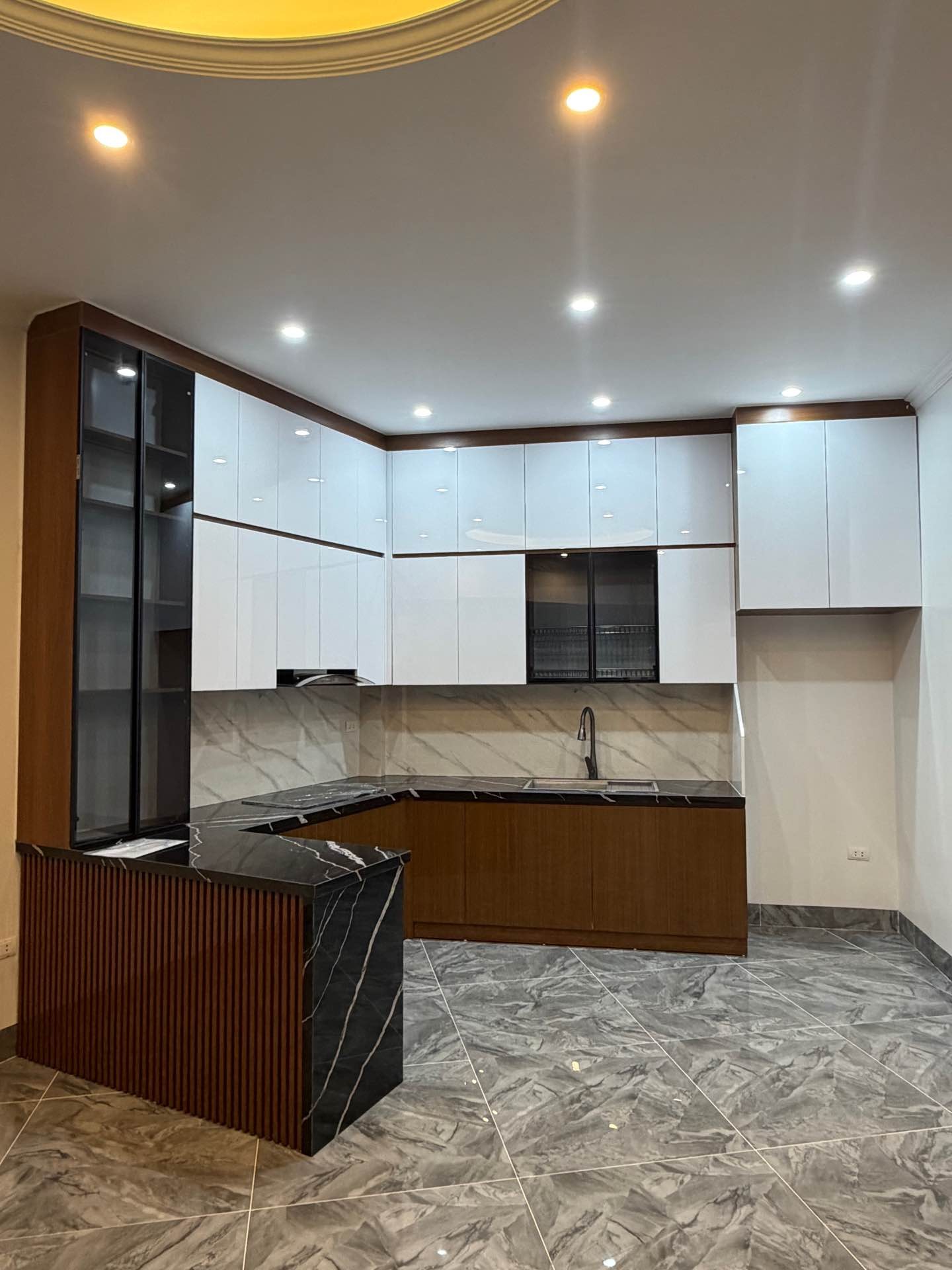 Bán nhà Kim Ngưu - diện tích 51m2 5 tầng - Lô góc, mặt ngõ thông - giá 15,8 tỷ