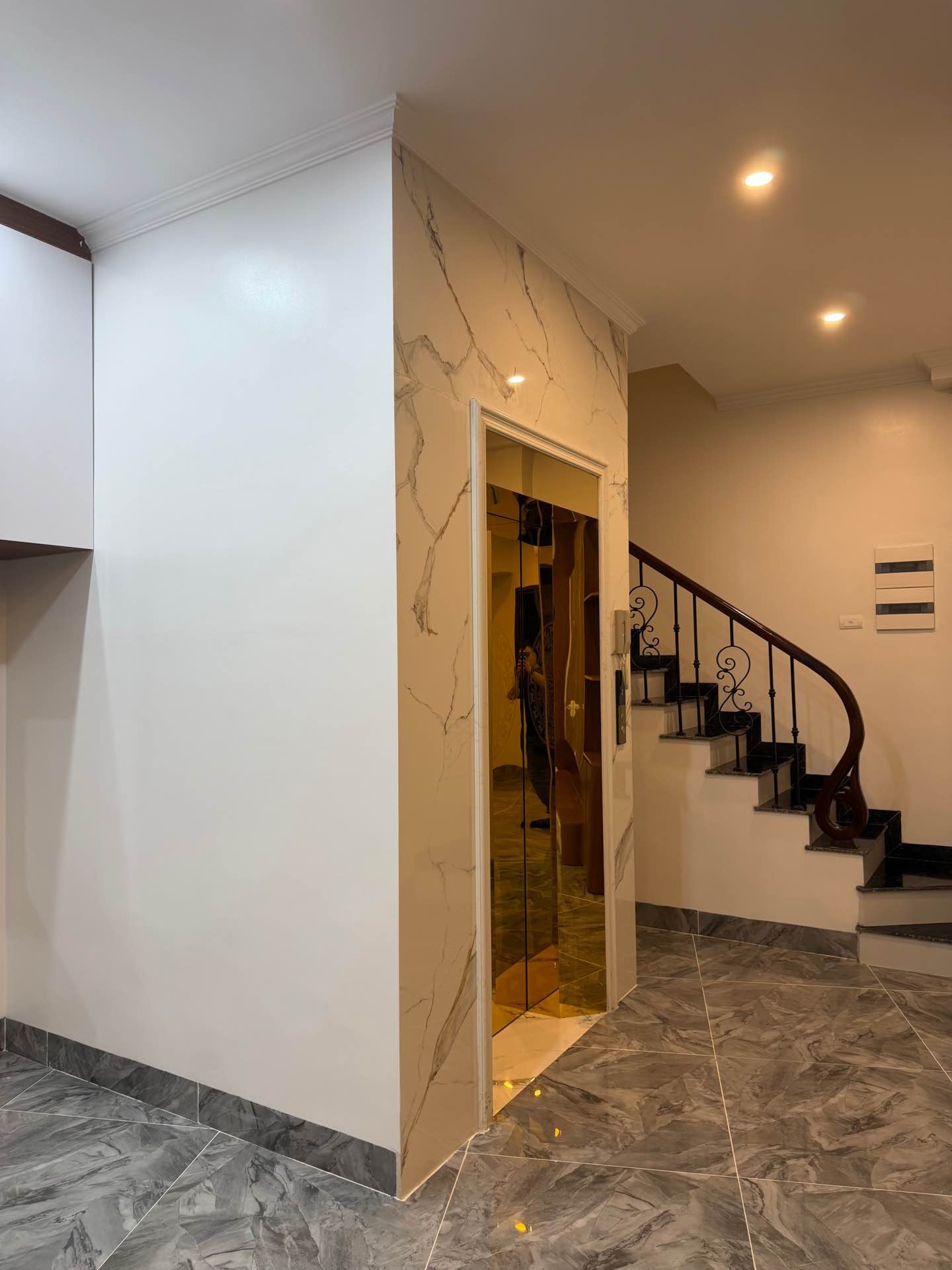 Bán nhà Kim Ngưu - diện tích 51m2 5 tầng - Lô góc, mặt ngõ thông - giá 15,8 tỷ