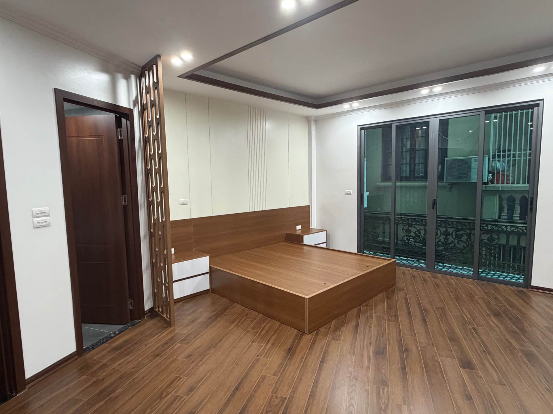 Bán nhà Kim Ngưu - diện tích 51m2 5 tầng - Lô góc, mặt ngõ thông - giá 15,8 tỷ