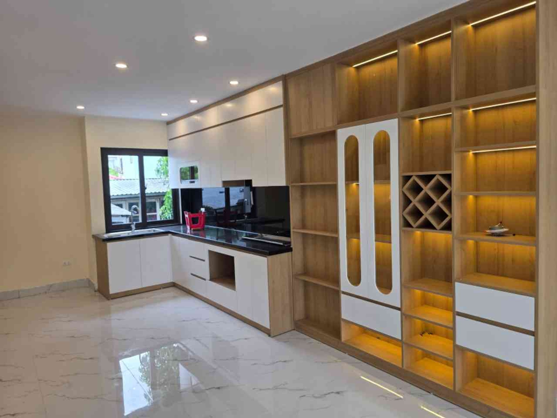 Bán nhà Dương Văn Bé - diện tích 51m2 5 tầng - Thang máy, ô tô vào nhà - giá 13,8 tỷ