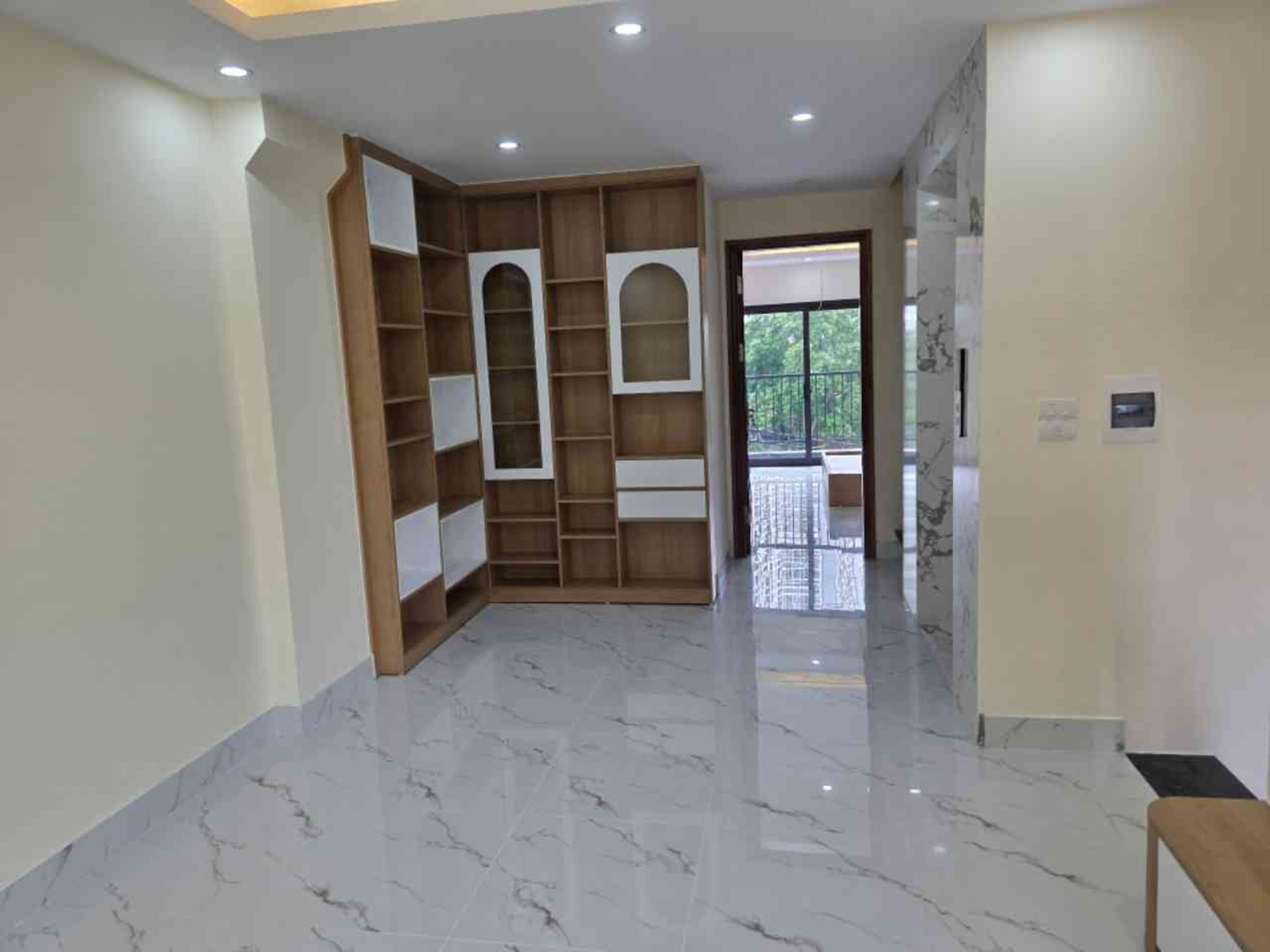 Bán nhà Dương Văn Bé - diện tích 51m2 5 tầng - Thang máy, ô tô vào nhà - giá 13,8 tỷ