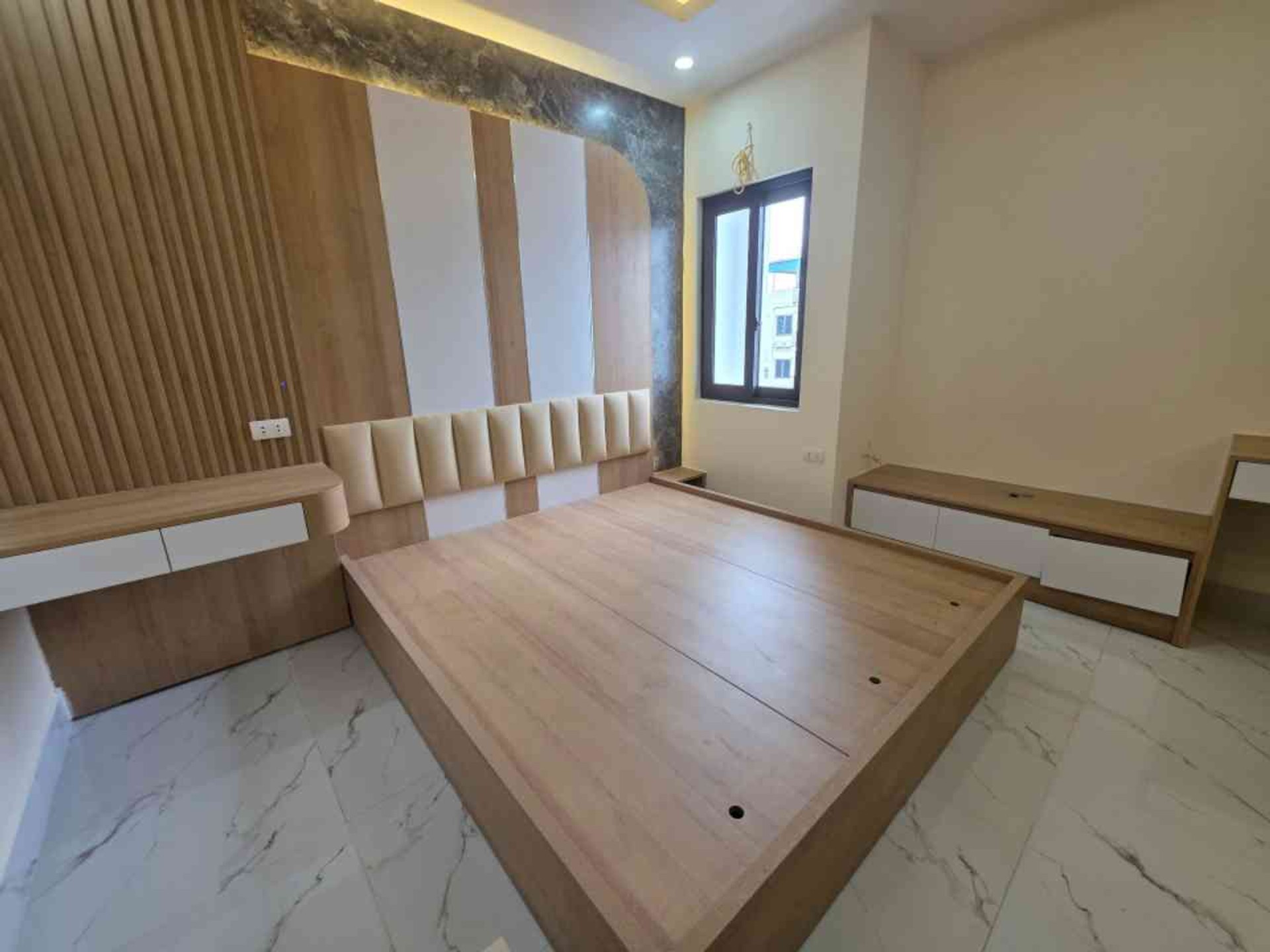 Bán nhà Dương Văn Bé - diện tích 51m2 5 tầng - Thang máy, ô tô vào nhà - giá 13,8 tỷ
