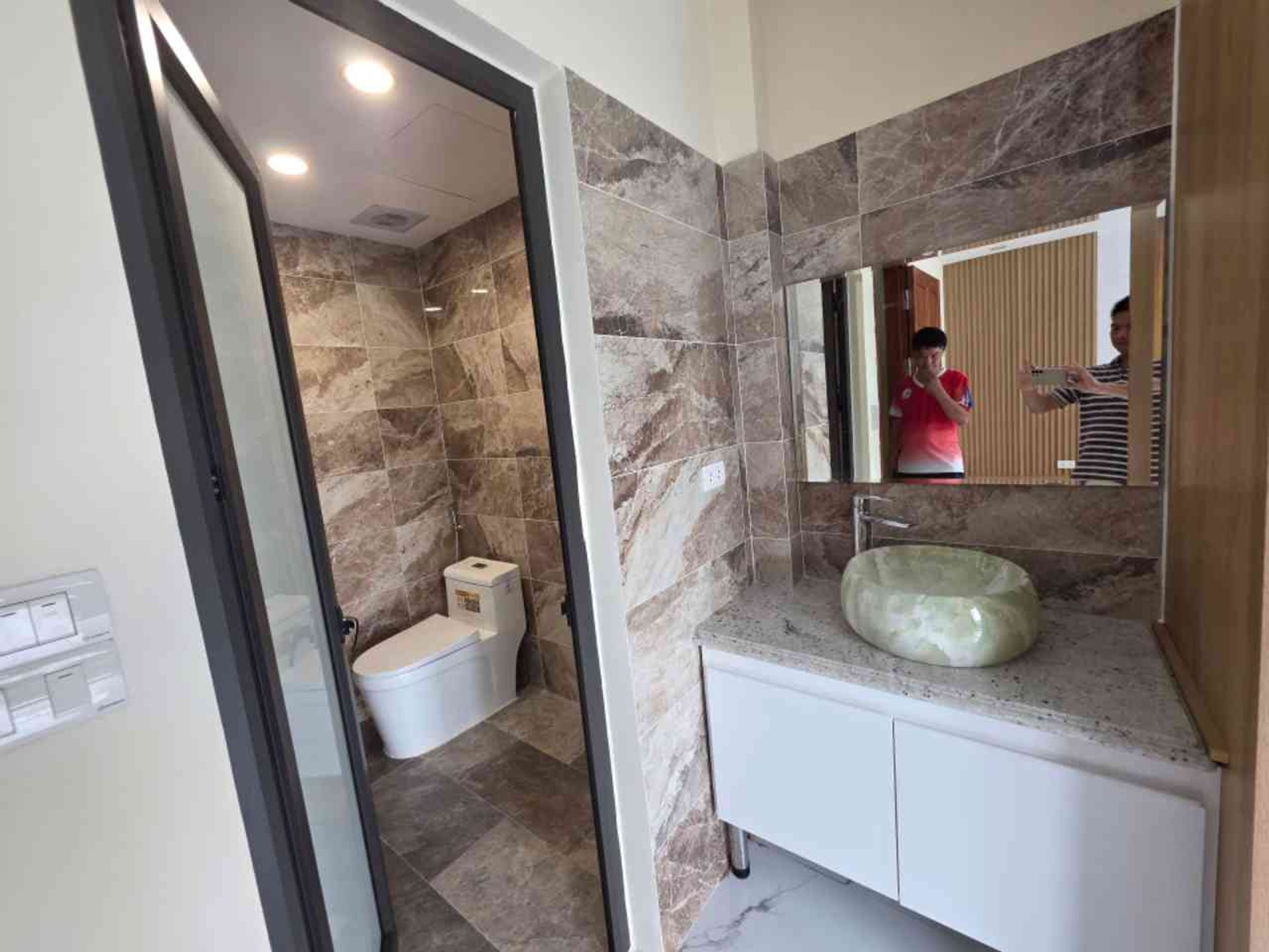 Bán nhà Dương Văn Bé - diện tích 51m2 5 tầng - Thang máy, ô tô vào nhà - giá 13,8 tỷ
