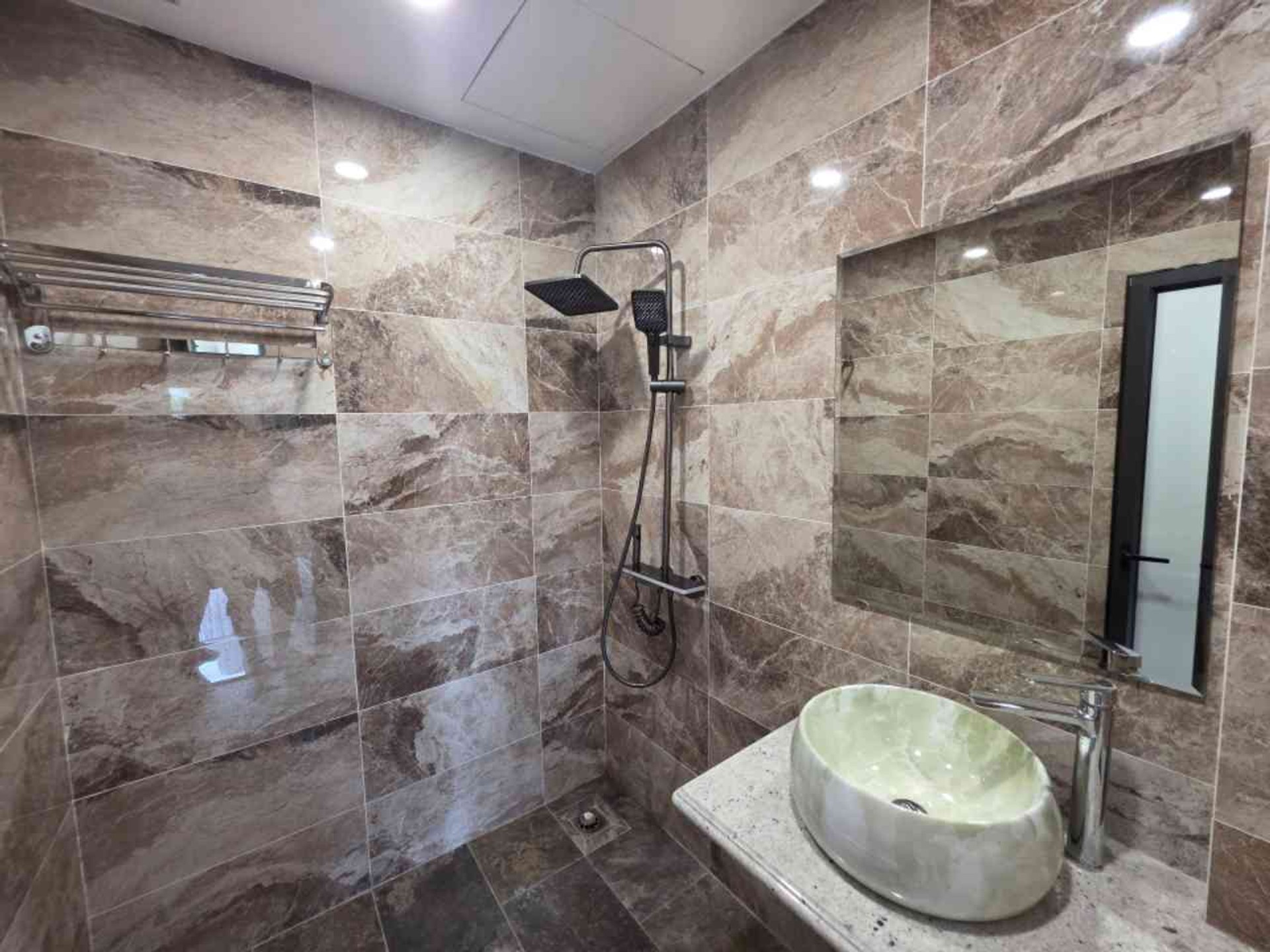 Bán nhà Dương Văn Bé - diện tích 51m2 5 tầng - Thang máy, ô tô vào nhà - giá 13,8 tỷ