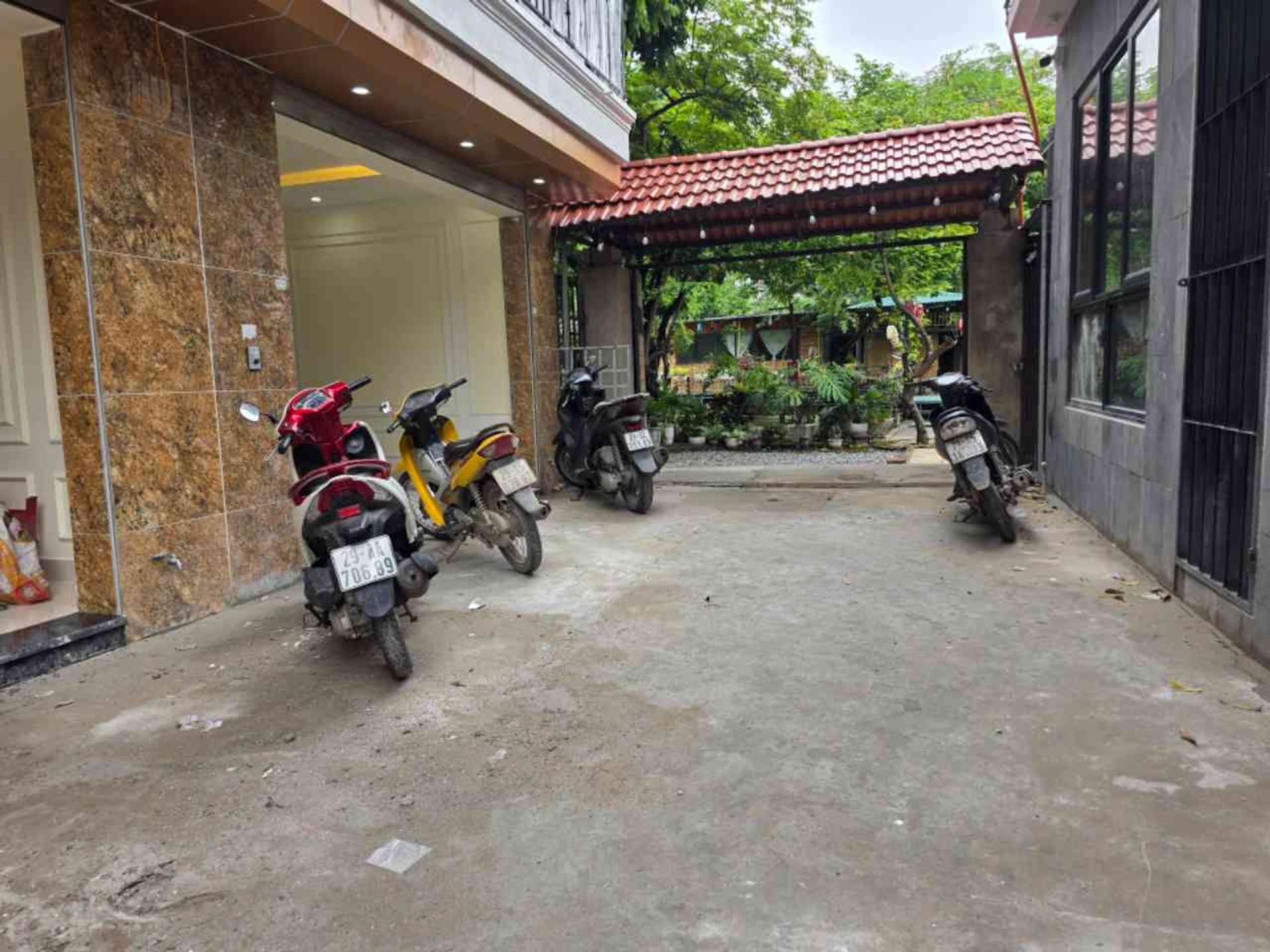 Bán nhà Dương Văn Bé - diện tích 51m2 5 tầng - Thang máy, ô tô vào nhà - giá 13,8 tỷ