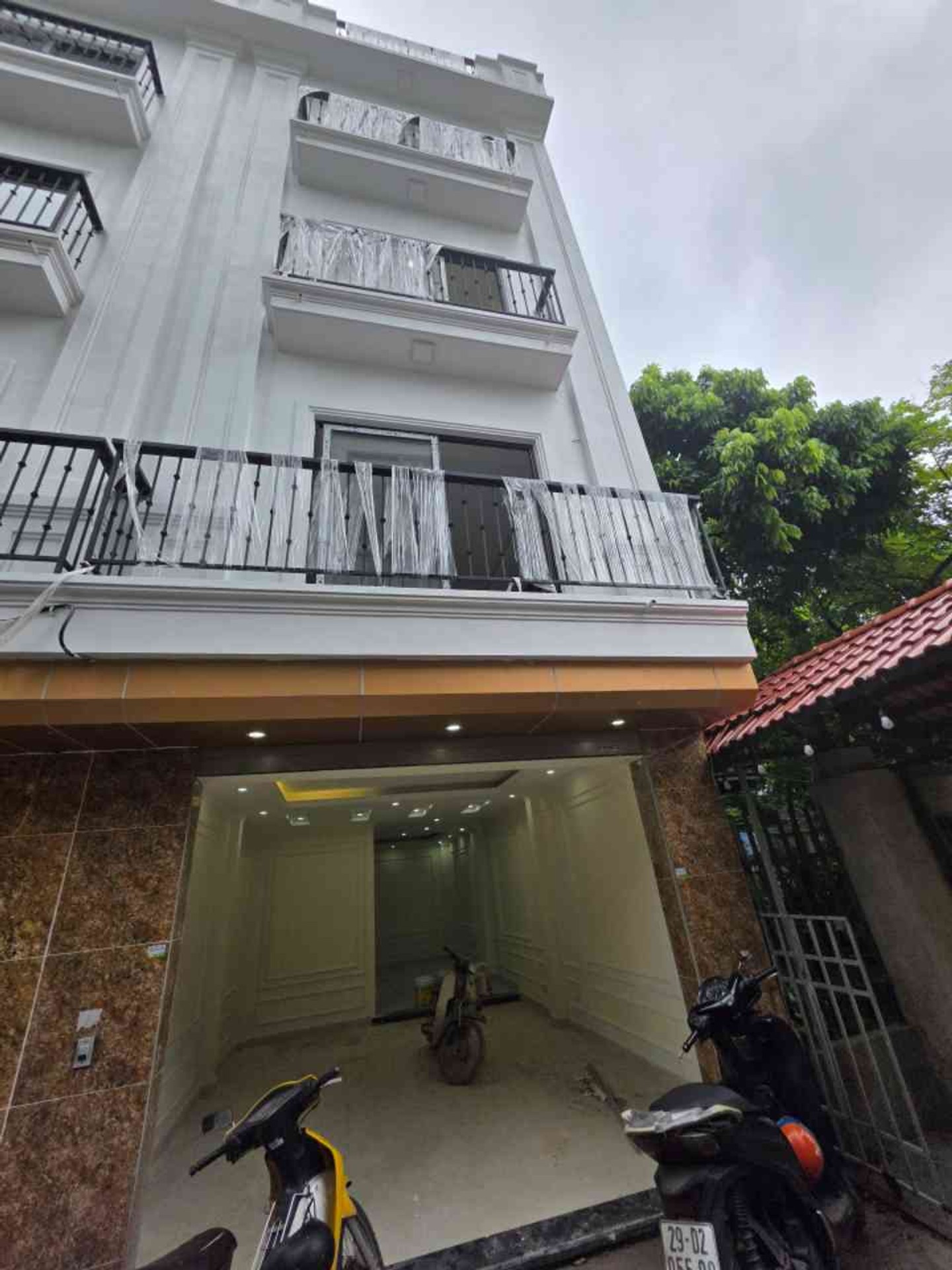 Bán nhà Dương Văn Bé - diện tích 51m2 5 tầng - Thang máy, ô tô vào nhà - giá 13,8 tỷ